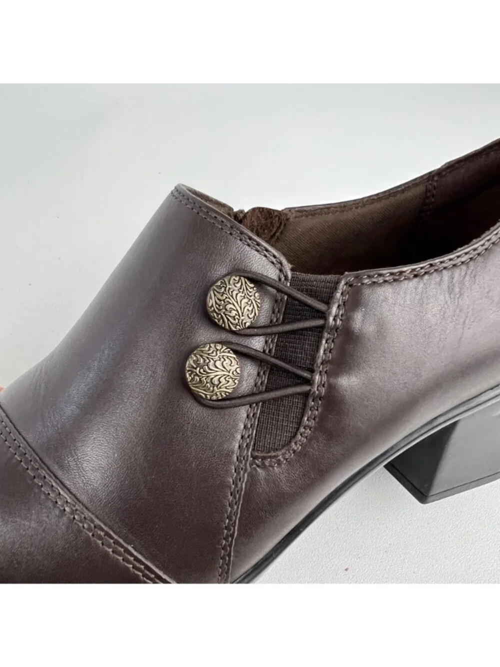 Clarks Womens Emslie Warren Zip Ankle Bootie Button Brown Leather size 8W Wide